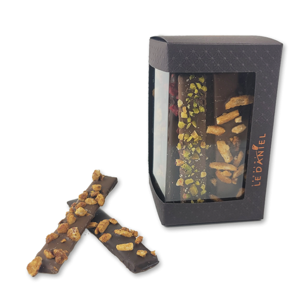 Mendiants barre chocolat fruits secs caramélisés gourmandise offrir expédition envoi idée cadeau Laurent le Daniel artisan pâtissier chocolatier macaron glacier confiseur biscuiterie traiteur mof meilleur ouvrier de France pâtisserie à rennes centre-ville alma grand quartier lices halles ille et vilaine bretagne France relais desserts haut de gamme qualité
