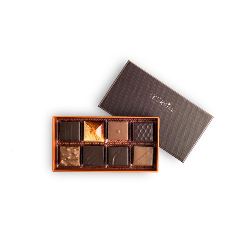 Coffret de 8 chocolats assortiment Ballotins de chocolats coffrets de chocolats chocolat bonbon chocolat création coffrets de chocolat noir chocolat au lait chocolat dolce artisans chocolatier rennes chocolat artisanaux chocolat fait maison maison le daniel laurent le daniel mof meilleur ouvrier de France patisserie à rennes ille et vilaine bretagne meilleur chocolat de rennes laurent le daniel chocolatier rennes expédition coffrets de chocolat