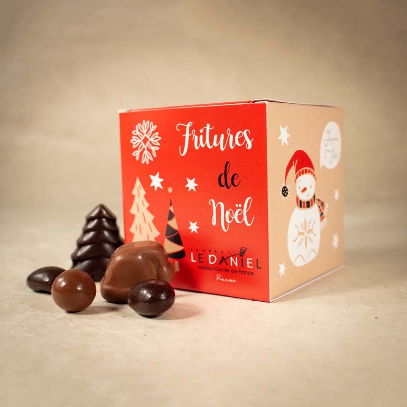 Fritures de Noël au chocolat lait et noir Boite fritures praliné gianduja amandes et noisettes enrobées de chocolat créations de noel idées cadeaux gourmande pour noel 2021 réveillon de noel 24 décembre noel 25 Décembre idées expédition chocolat noel laurent le daniel meilleur ouvrier de france mof à rennes ille et vilaine bretagne chocolatier patissier haut de gamme à rennes