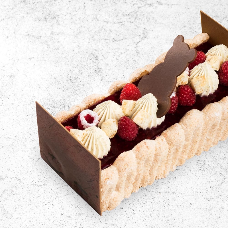 Bûche charlotte buche de noel bûche aux fruits dessert de noel patisserie le daniel maison le daniel laurent le daniel mof meilleur ouvrier de france patisserie à rennes ille et vilaine bretagne dessert d'exception pour noel dessert haut de gamme pour le réveillon de noel idées de desserts originaux pour fêtes de fin d'année laurent le daniel