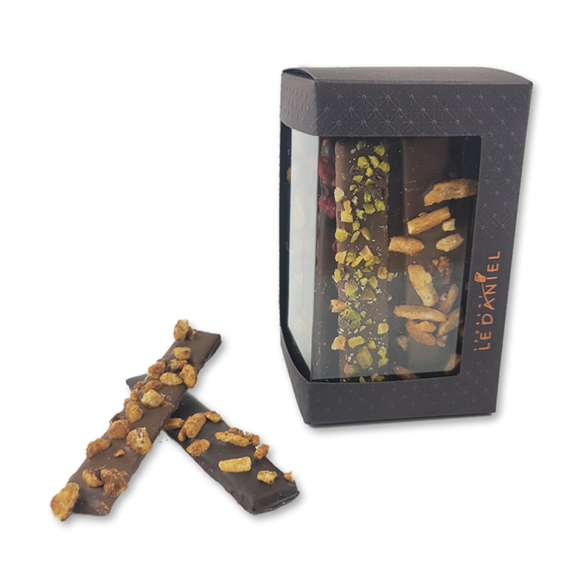 Mendiants barre chocolat fruits secs caramélisés gourmandise offrir expédition envoi idée cadeau Laurent le Daniel artisan pâtissier chocolatier macaron glacier confiseur biscuiterie traiteur mof meilleur ouvrier de France pâtisserie à rennes centre-ville alma grand quartier lices halles ille et vilaine bretagne France relais desserts haut de gamme qualité