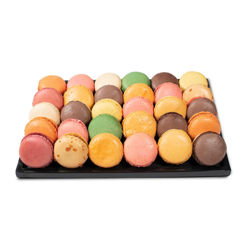 Plateau de 30 macarons Macarons fruits chocolat idée dessert offrir macarons Laurent le Daniel artisan pâtissier chocolatier macaron glacier confiseur biscuiterie traiteur mof meilleur ouvrier de France pâtisserie à rennes centre-ville alma grand quartier lices halles ille et vilaine bretagne France relais desserts haut de gamme qualité