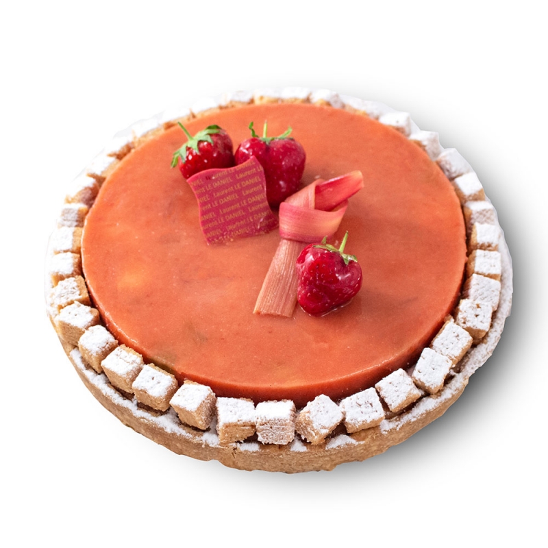 Tarte fraise rhubarbe Entremets fruits original gâteau fête anniversaire birthday cake personnalisé tarte de saison fraise locale rhubarbe Laurent le daniel patisserie le daniel maison le daniel mof meilleur ouvrier de France artisan patisserie traditionnelle française tarte fruit bonbon chocolat macaron confiserie caramel biscuit glace spécialité bretonne viennoiserie traiteur cocktail snacking formule déjeuner salon de thé magasins rennes ille et vilaine bretagne relais desserts qualité haut de gamme
