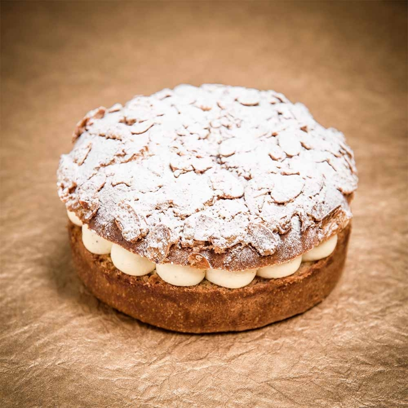 Tropézienne à la vanille tropézienne brioche vanille à partager galette des rois artisanale épiphanie 2022 meilleure galette des rois rennes ille et vilaine bretagne laurent le daniel mof meilleur ouvrier de france patisserie artisans patissiers rennais