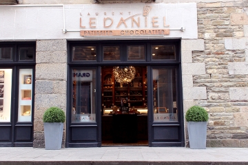 patisserie le daniel maison le daniel laurent le daniel boutique magasin les lices horaires Rennes meilleur kouign amann Meilleure patisserie patissier dessert gateau pastry gateau anniversaire piece montee bapteme gateau rennais cake design spécialité gâteau meilleur glacier glace ice cream chocolatier chocolaterie chocolat bonbon petit dejeuner breakfast restaurants déjeuner à emporter macaron